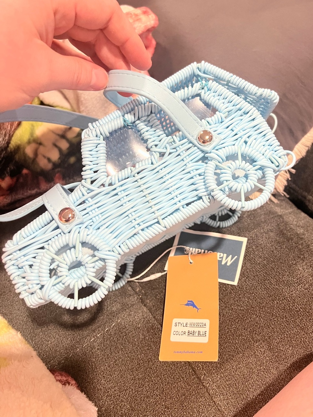 *Viral* Tommy Bahama Baby Blue Woven Car-Shaped Mini Bag - Picture 6 of 7